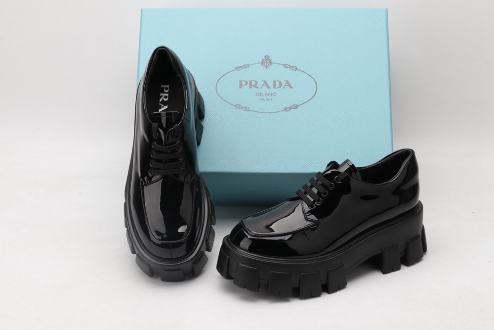 P*rada SNEAKER